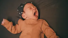 Tajomstvo pokojného spánku: Ako pochopiť, čo vaše dieťa chce, keď v noci plače