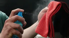 Jedno nastriekanie a televízor skončí v odpade: Ako upratovanie vedie k nákupu nového televízora