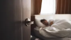 Noc otvorených dverí spálne – čo to prezrádza o vašej osobnosti? Psychológovia vysvetľujú