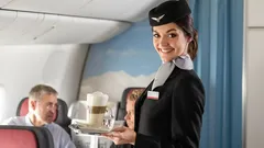 Efekt domina vo výškach: Prečo letuškys nenápadne podávajú cestujúcim vodu
