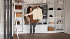 Hlavný nepriateľ moderného interiéru – skriňa: Čo ju dnes nahrádza v trendových dizajnoch